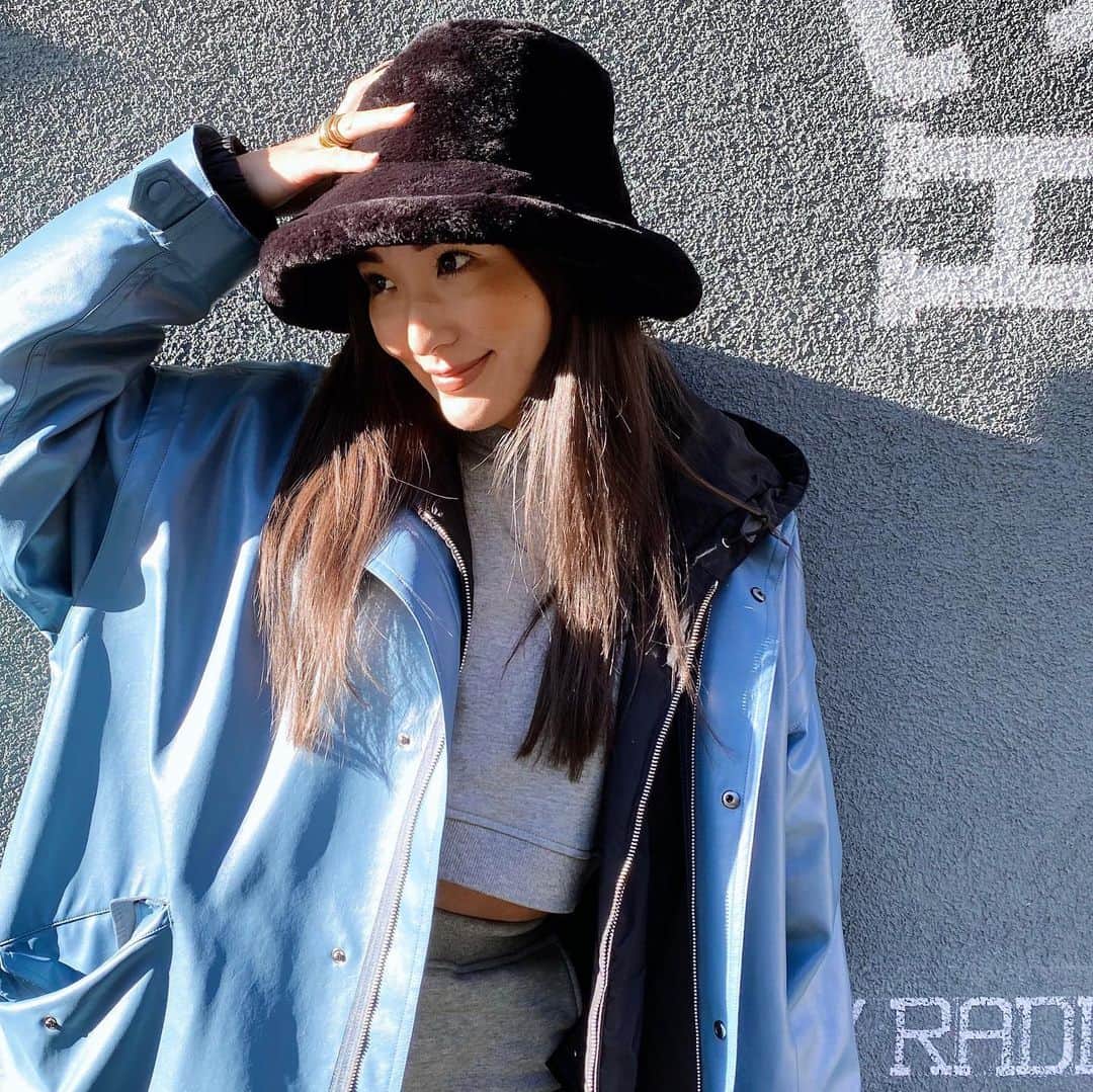 小竹麻美のインスタグラム：「ファーハットが暖かくって毎日かぶってる💞ロケの日もマストです✌🏼」