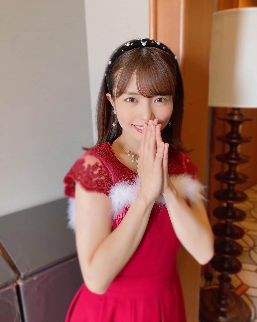 渕上舞さんのインスタグラム写真 - (渕上舞Instagram)「🎄✨﻿ ﻿ ﻿ もうすぐクリスマスですね☺︎﻿ ﻿ 撮影で着たドレス風なサンタコス、﻿ 可愛かった〜🎅♥️﻿ ﻿ ﻿ ﻿ ﻿」12月21日 19時36分 - mai_fuchigami_48