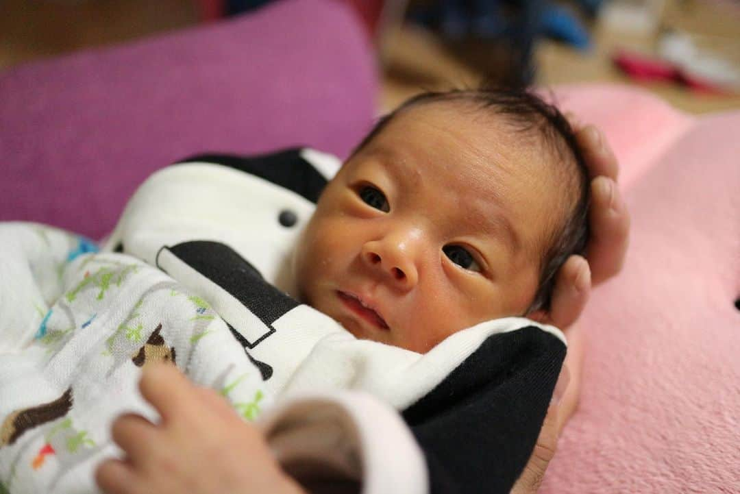 濱田健介のインスタグラム：「Hello baby👶  これからも家族共々よろしくお願いします。」