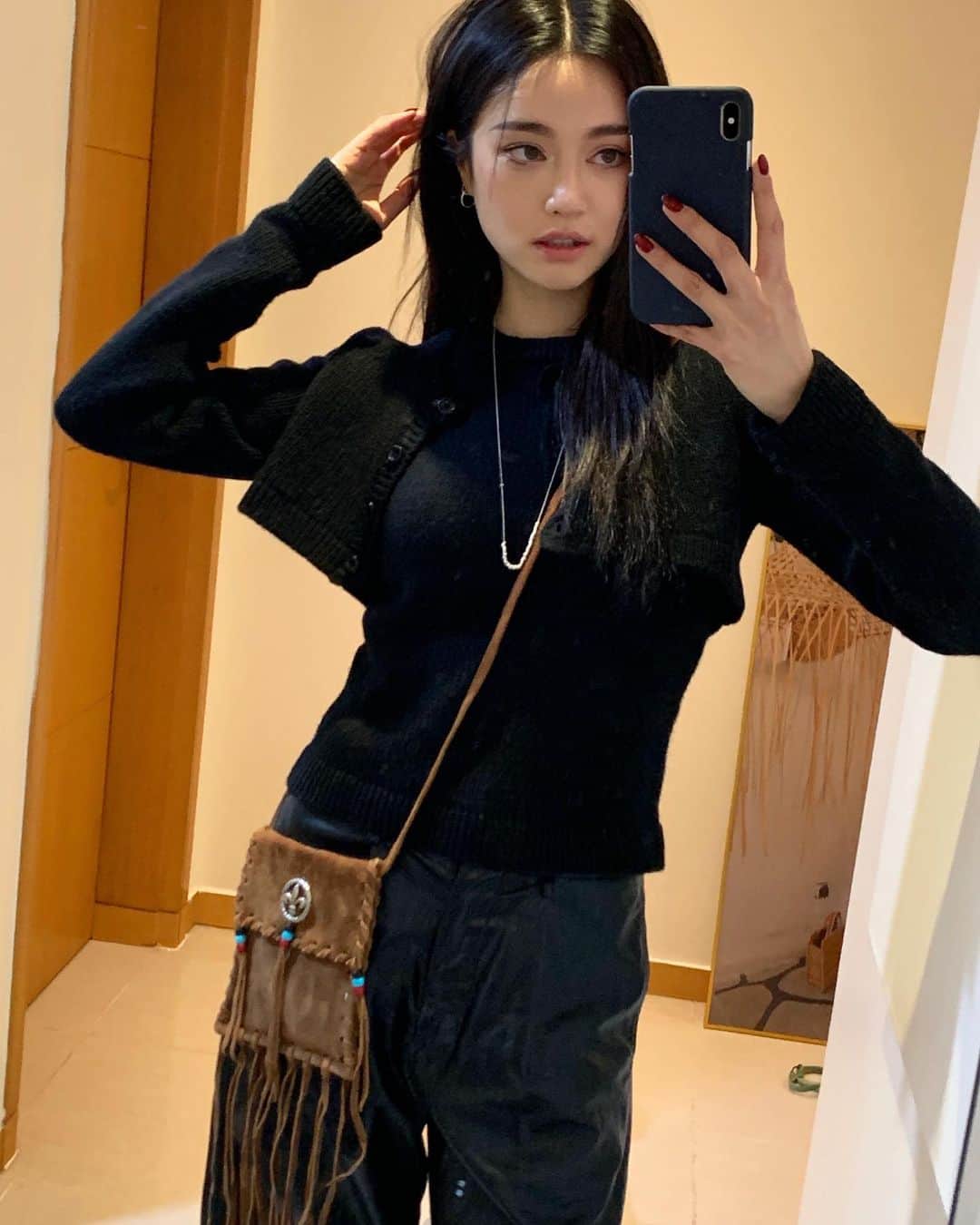 パク・ソラのインスタグラム：「울언니 선물이 뙇!🖤🖤」