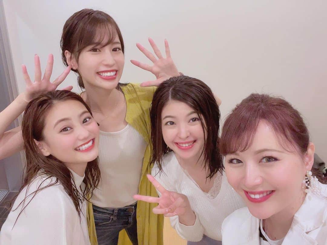 木寺莉菜のインスタグラム：「﻿ ﻿ ﻿  #いやどんなポーズ👋😆👋﻿ ﻿  #南の島のミスワリン 撮影終わりの一枚。﻿ 放送は、12月26日 (土) 午後1時28分〜です☃︎﻿ ﻿ 今年最後の放送です、是非ご覧ください✨﻿ ﻿ 👩‍💻番組は後日YouTubeにUPしますので、県外の方もご覧頂けます🧡﻿ ﻿」
