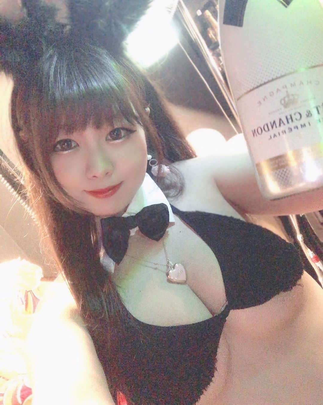のインスタグラム：「２０時からインスタライブします💓💓  . . #バーレスク大阪#バーレスク#バーレスク東京#バーレスク大阪えれな#エンターテイメント#エンタメ活動を止めない#ショークラブ#ショーパブ#ショーガール#アイドル#北新地#大阪#梅田#合法ロリ巨乳#ロリ#ロリ巨乳#童顔巨乳#美乳#ビキニ#水着#おっぱいは正義#シャンパン#バニーガール #burlesque#burlesqueosaka#burlesquetokyo#idol#entertainment#gravure」