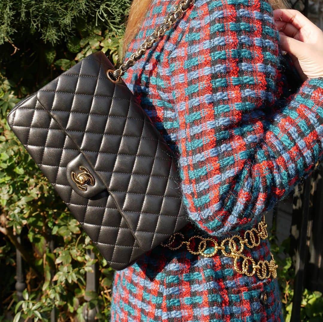 Vintage Brand Boutique AMOREさんのインスタグラム写真 - (Vintage Brand Boutique AMOREInstagram)「Vintage Chanel medium classic flap in lambskin.  #vintagechanel #chanel #chanelbag #amorevintage」12月21日 19時46分 - amore_tokyo