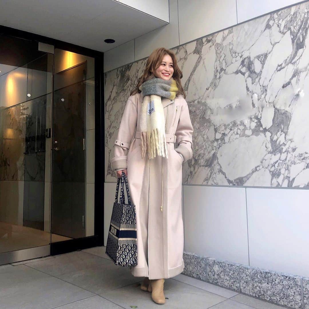 のインスタグラム：「𝕨𝕚𝕟𝕥𝕖𝕣 𝕗𝕒𝕤𝕙𝕚𝕠𝕟⛄️  Outer @cielair @cielair_styling  @erikofjsr さんプロデュースのブランド🤍 このコート人気でベージュは完売みたい🥺 . .  #cielair #2020aw #highsilhouette #highsilhouettecloset #designLongcoat  #ootd#outfit#mylook#fashion #dior #acnestudios #今日のコーデ#きょコ #154cmコーデ#おチビコーデ #シンプルコーデ#カジュアルコーデ#お洒落さんと繋がりたい #着回しコーデ #あおぞら私服」