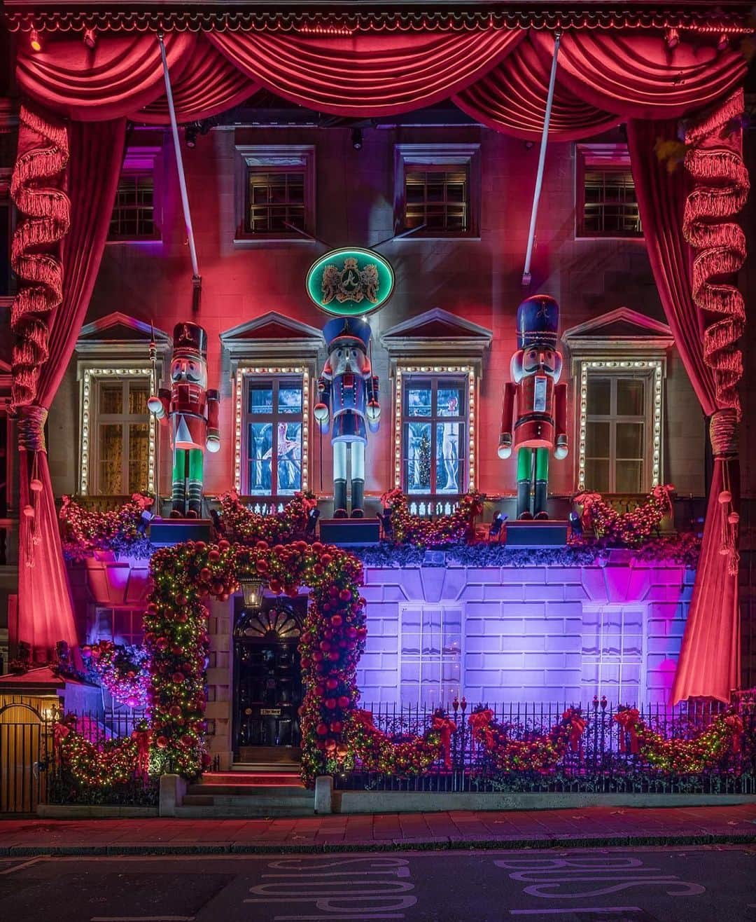 @LONDON | TAG #THISISLONDONさんのインスタグラム写真 - (@LONDON | TAG #THISISLONDONInstagram)「The incredible @annabelsmayfair Christmas facade shot by @tmnikonian! 🔥😱 It’s literally like someone pulled back the stage curtains on a stunning Nutcracker-inspired facade which lights up #BerkeleySquare! Genius! 🥰🎄  ___________________________________________  #thisislondon #lovelondon #london #londra #londonlife #londres #uk #visitlondon #british #🇬🇧 #londonchristmas #mayfair」12月21日 19時54分 - london