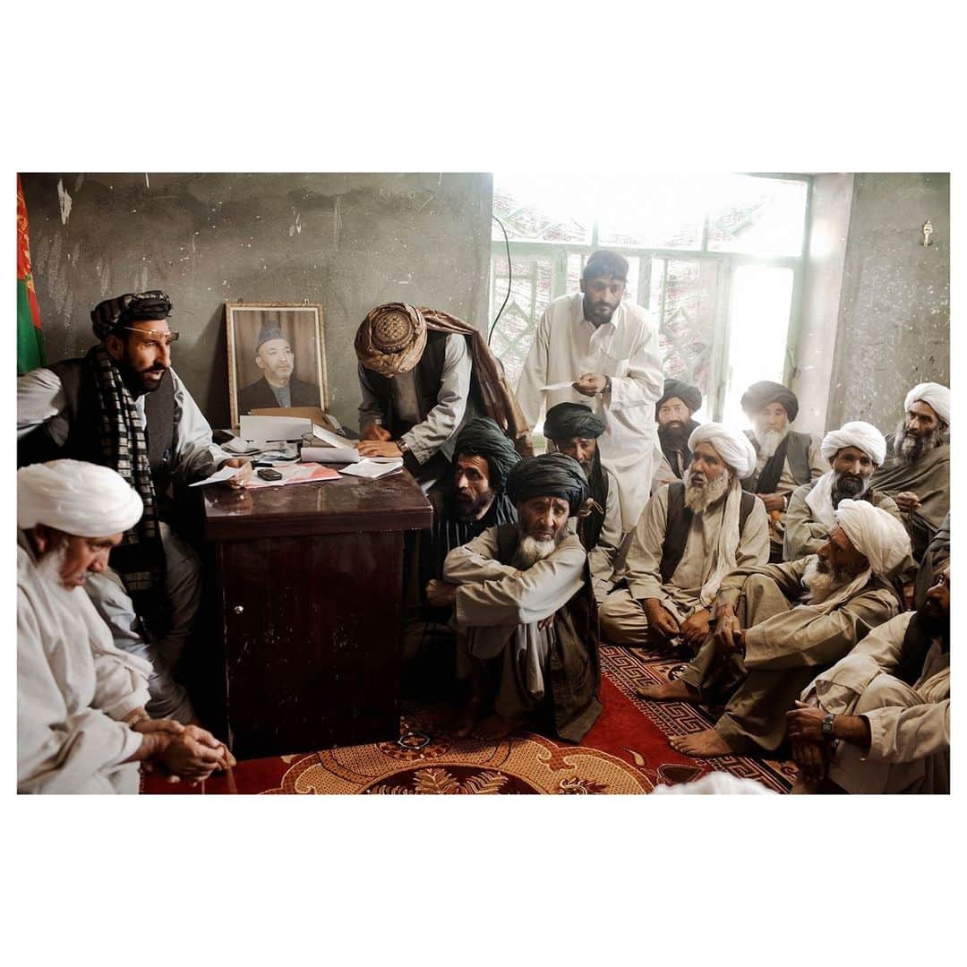 Magnum Photosさんのインスタグラム写真 - (Magnum PhotosInstagram)「"As a photojournalist I am interested in searching for the positive commonalities in human spirit." - @moisessaman⁠ .⁠ Moises Saman has tracked the evolution of conflict in Afghanistan, observing the US troops' presence, and the resulting impact on the lives of Afghan civilians, since 2001. Here, Marja’s new district chief Hagi Zahir (far left top) meets with local elders in Marja’s district center, Helmand Province, in 2010.⁠ .⁠ This image is now available as a fine print and included in the Magnum Fine Print Holiday Edit.⁠ .⁠ Explore the collection at the link in bio.⁠ .⁠ PHOTO: Meeting of local elders in Marja’s district center. Helmand Province, Afghanistan. 2010.⁠ .⁠ © @moisessaman/#MagnumPhotos」12月21日 20時02分 - magnumphotos