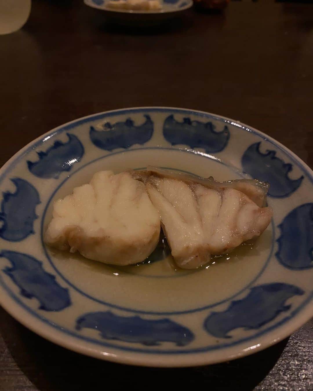 鬼辻麻衣さんのインスタグラム写真 - (鬼辻麻衣Instagram)「む　ぎ　ぞ　う　🌙 ・ @mugizou1  冬の贅沢コースを満喫🦀❄️ どのお料理もほんとに丁寧で美味しくて美しい。 蟹に牡蠣に白子に、、、大好物ばっかり🤤 今年も美味しい美味しいお料理 たくさんありがとうございました🥺 また来年も食べに行くのが楽しみ。 #大阪グルメ　#深江橋グルメ」12月21日 20時05分 - kitsumai