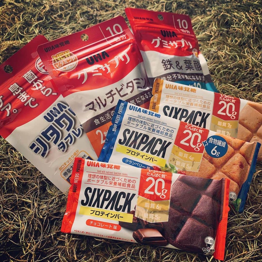 あみこのインスタグラム：「UHA味覚糖のグミサプリ やっぱり #サプリ 大事って痛感。  最近よく聞くようになった #ビタミンp  女性は妊娠の時によく聞く #葉酸 も 妊娠の時だけじゃなく大事♡  グミタイプだから 外出先でも気軽に口に出来て ありがたい(๑′ฅฅ‵๑)ｳﾌﾌ  口腔ケアの事も最近特に意識し始めて シタクリアも♡ 食べて舌が綺麗になるなんて( ¤̴̶̷̤́ ˡ̼̮ ¤̴̶̷̤̀ )✨  ＃味覚糖  ＃グミサプリ  ＃シタクリア  ＃uha  ＃sixpack  @rings.official____」