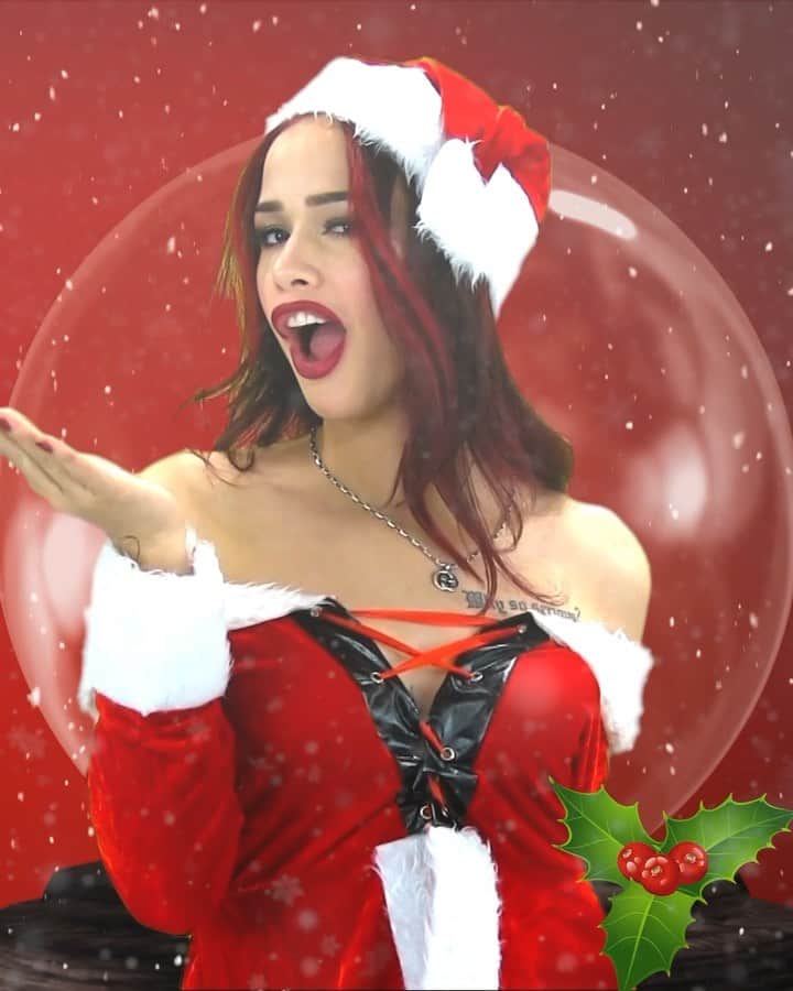 Taboo English®のインスタグラム：「Merry Christmas 🎄🎁 2020 from @tabooenglish  メリークリスマス🎅ホ-ホ-ホー！  • • • • #santagirl #メリークリスマス #名古屋 #hohoho🎅 #可愛い #サンタコス #セクシー #🖕🏼 #merrychristmas❤️ #mixedgirl #ブラジル #japan #feliznatal #mamaenoel」