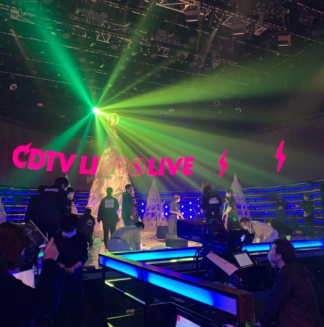 YURIのインスタグラム：「TBS CDTV AI!! キャライヤマリーの季節だからね、キャライヤマリーよっ🎤All I Want For Xmas is.... for the Rona to go away!!!✊🏻」