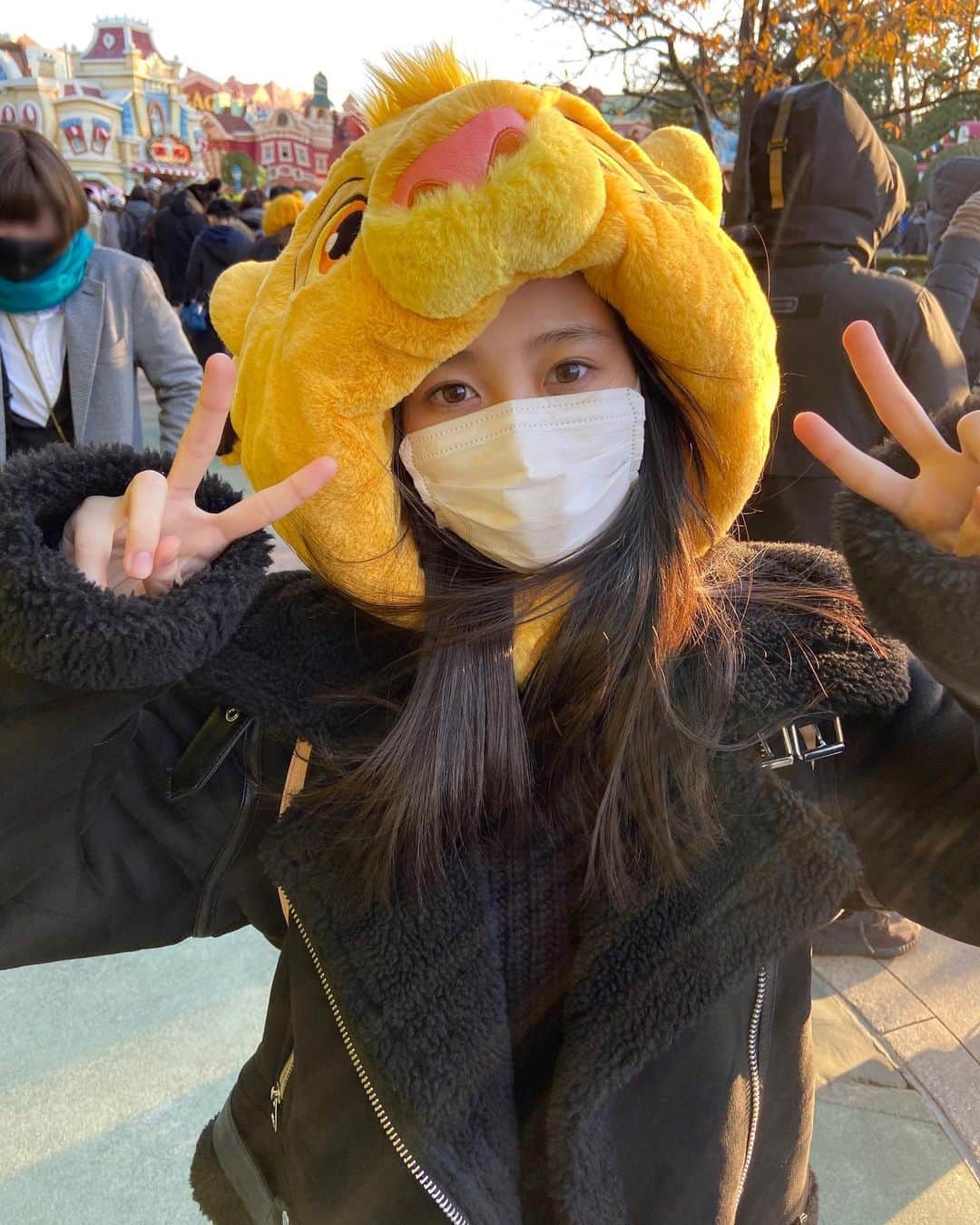 前川歌音のインスタグラム：「はやくおーさまになりたーい🦁  #ディズニーランド #ライオンキング #シンバ」