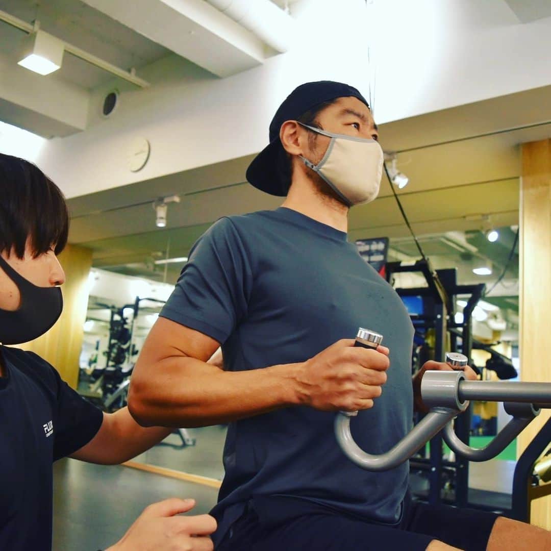 平山祐介さんのインスタグラム写真 - (平山祐介Instagram)「TRAINING DAY  背中を鍛えておりまーす。 やっぱり姿勢って大事なんだなぁ。 ご指導頂きながらのトレーニングで、 痛めてた部位の改善もみられるのでありまーす。 #fluxconditionings #personaltraining  #training #workout #gym #代官山 #渋谷 #ジム  #ワークアウト #トレーニング #メンテナンス  #フラックスコンディショニングス  #平山祐介 #yusukehirayama #motivation」12月21日 20時25分 - yusukehirayama_