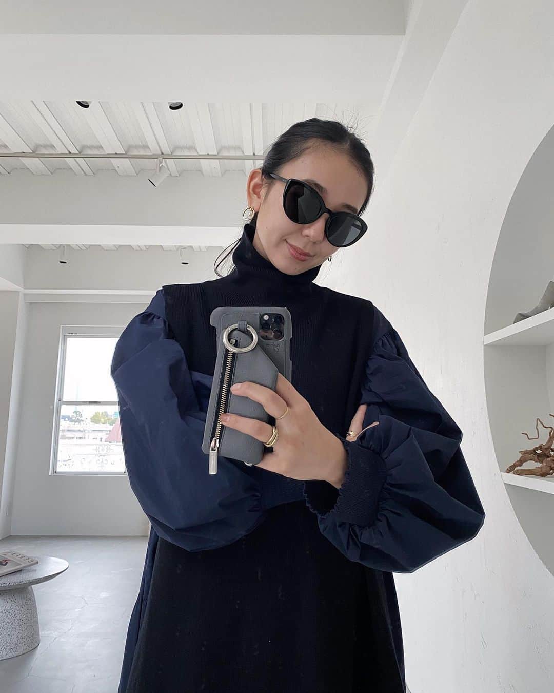 のインスタグラム：「お気に入りだったRaybanが無くなってしまい、新しいのにしました😎  シルエットがお気に入り。  ﻿ ﻿  #コーデ部#コーデ日記#162cmコーデ#new#newsunglasses#sunglasses#prada#pradasunglasses#プラダ#サングラス#🕶」