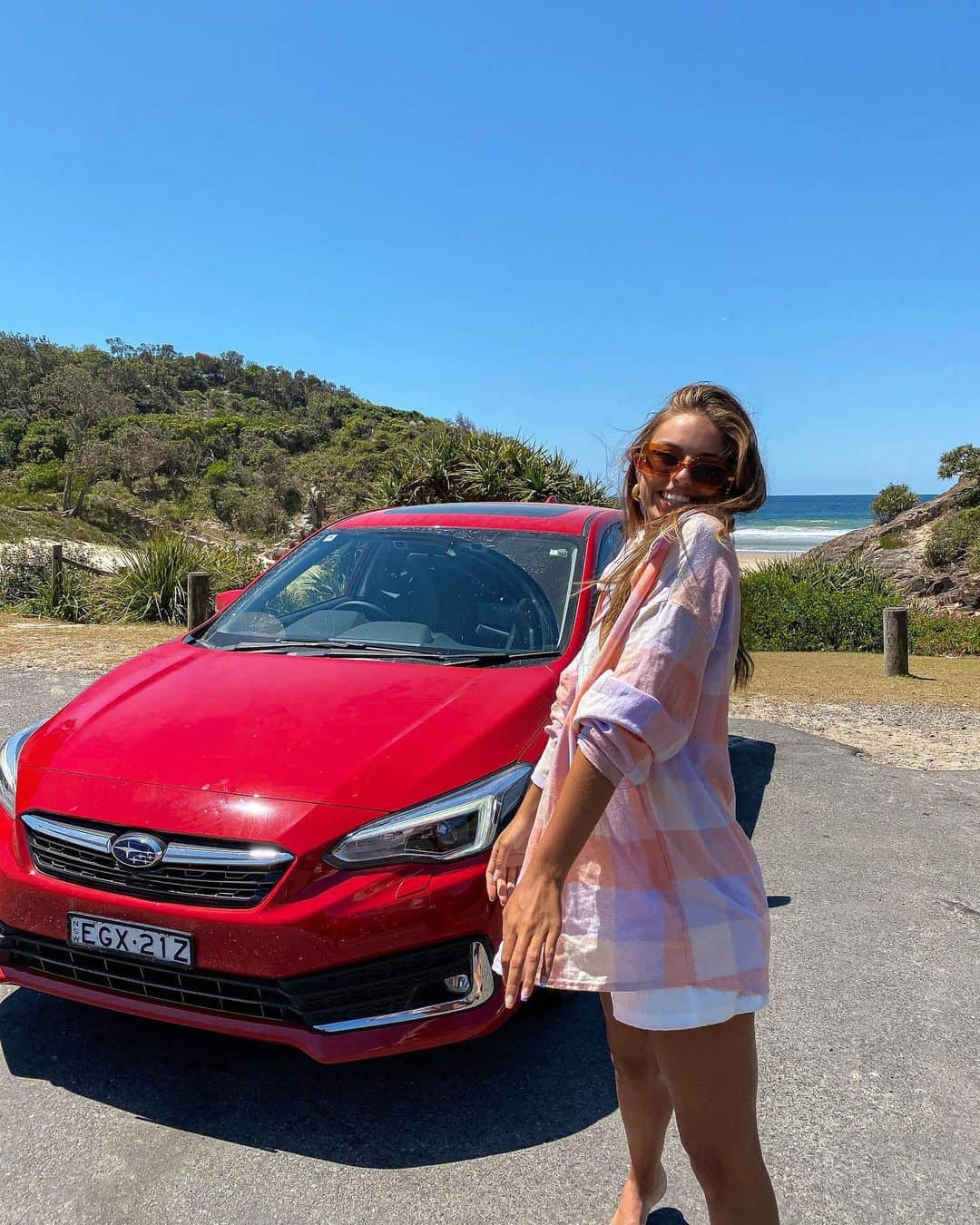 Hannah Pereraさんのインスタグラム写真 - (Hannah PereraInstagram)「What I would give to be on a road trip right now with @tombutterworthv stumbling across hidden secluded beaches, singing along to music as we lose track of the time and I eat my body weight in shnacks ☀️🌊🌻🌴🍉🍟🍔 @subaruaustralia #greataustraliandetour #subaru」12月21日 20時28分 - hannah_perera