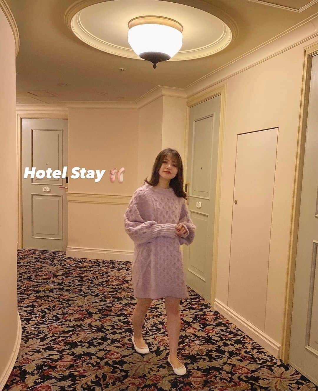 飯坂采子さんのインスタグラム写真 - (飯坂采子Instagram)「12/2~12/3 . Hotel Stay💒🎟🎞⠀ ずっと泊まってみたかったホテルのひとつに,早めのクリスマス気分でお泊まり🎄⠀ ⠀ ・onepiece... #epine @epineofficial⠀ ・shoes... #repetto @repettoparis @repetto_japan⠀ ⠀ 先月getしたワンピは,ホテルで着たいなーっと思ってこの日に初おろしでした。ラベンダーかわいい〰️バルーン袖なとこと編み方もすき🤍🇫🇷⠀ ⠀ #ootd4nylonjp#Frentish_style#hotelthemanhattan#エピヌ#レペット#バレエシューズ#ホテルステイ#ホテルザマンハッタン#ラグジュアリーホテル#150cm#Sサイズコーデ#低身長コーデ#パリジェンヌ#ロンドンガール#フレンティッシュスタイル#あや_ふく#あや_日記」12月21日 20時30分 - ayamini316