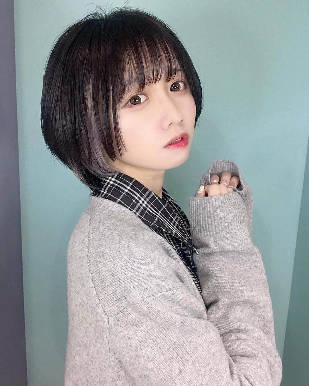 南茉莉花のインスタグラム：「もっと好きになってや〜い  #インナーカラー  #インナーカラーボブ  #ショートヘア  #ショートカット  #チェックシャツ  #photooftheday  #hair  #japanese  #idol」