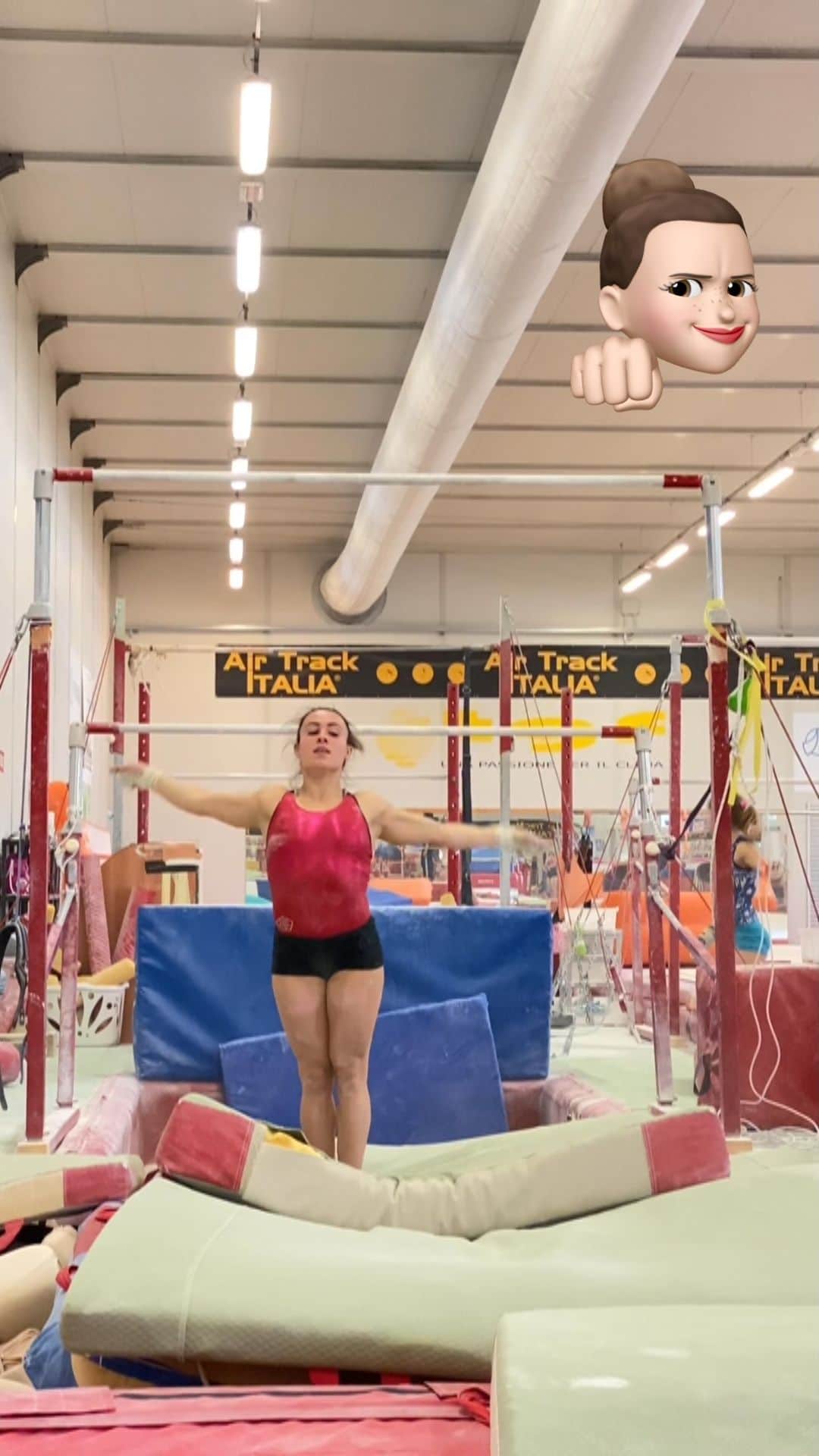 バネッサ・フェラーリのインスタグラム：「Il curioso caso di Vanessa Ferrari!!!👧🏻 👊😏 #vanessaferrari #benjaminbutton #gymnastics #ginnasticaartistica #italiateam #gym #workout #motivation」