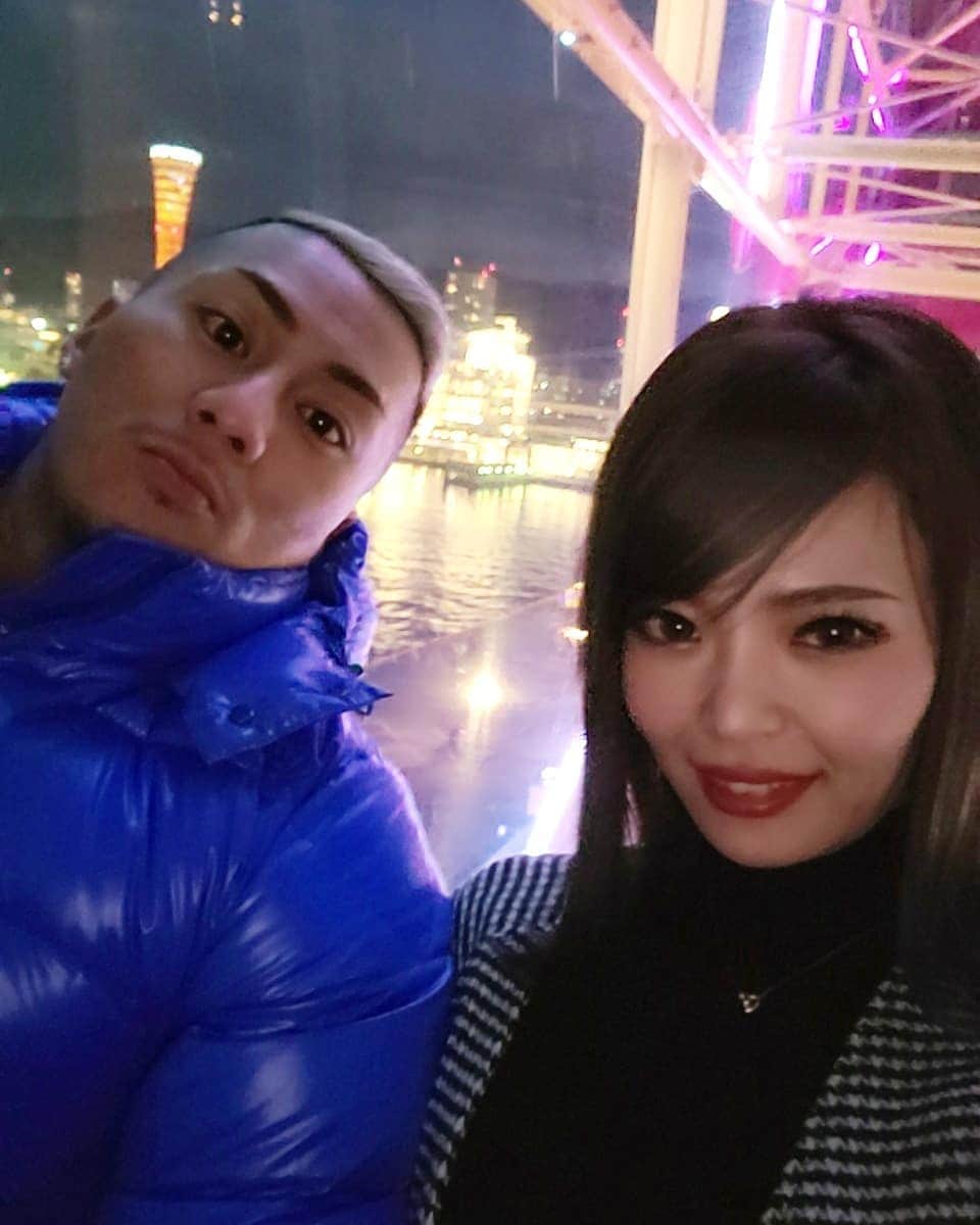 のインスタグラム：「#デート #神戸 #観覧車  筋トレする前からの付き合い。」