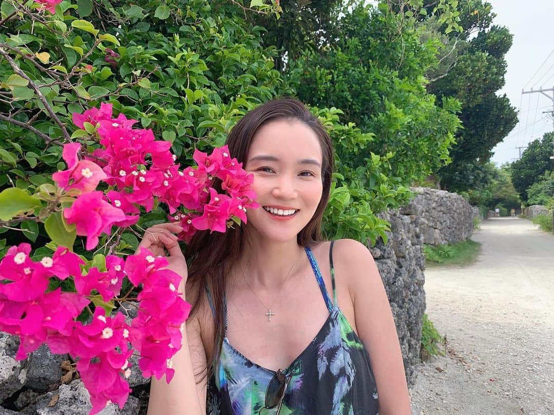 遠藤瞳のインスタグラム：「毎日寒すぎて夏が恋しい🥶🤍 去年の夏の写真を振り返ってた🌞🌈 石垣島も竹富島も最高だったなあ😌 今度はまだ行ったことのない島にも行ってみたいな〜🌴  #okinawa #2019」