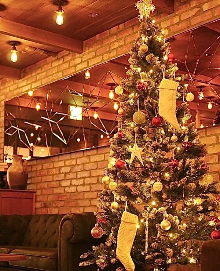 のインスタグラム：「🎅Christmas is coming!! 🎄⁠ ⁠ English Below!!⁠ ⁠ クリスマスは近々ですね！親族、お友達プレゼント準備できました？⁠ ⁠ 何歳までプレゼントしますか？コメントで共有してください！⁠ こちらは何歳でも！心を込めて大事な人にプレゼントします！😍⁠ ⁠ Soon it is Christmas! Have you all your presents ready for your relatives or close friends?⁠ ⁠ Until how old do you prepare Christmas presents? Tell us in the comments!⁠ Personally, we have the great pleasure of offering gifts to our dear and beloved ones!😍」