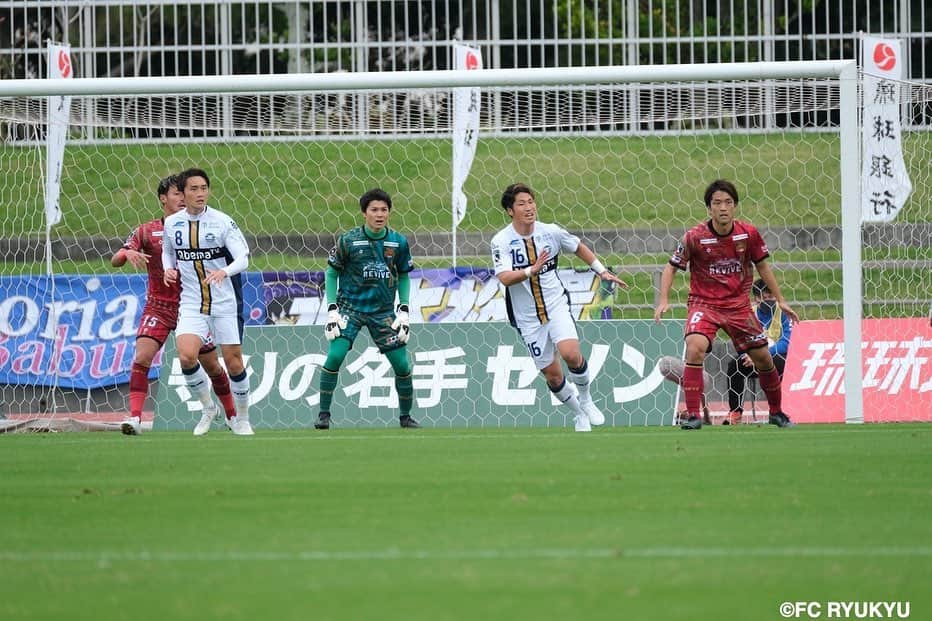 田口潤人のインスタグラム：「vs FC町田ゼルビア  昨日も沢山のご声援ありがとうございました。 今季最終戦、勝利を届けることができなくて 申し訳なく思います。  今シーズンは本当にイレギュラーなシーズンでした。  プレーできない期間があったからこそ 無観客試合を経験したからこそ ファン・サポーターの皆さんの存在の大きさに 改めて気付かされました。  そんなファンサポーターの皆さんに プレーで存在で 勇気や希望を与えられる選手になりたい。  そう改めて思ったシーズンでした！  2020シーズンも 沢山のご支援ご声援 本当にありがとうございました。  #fc琉球 #fc町田ゼルビア #沖縄 #琉球再興 #ゴールキーパー #gk」
