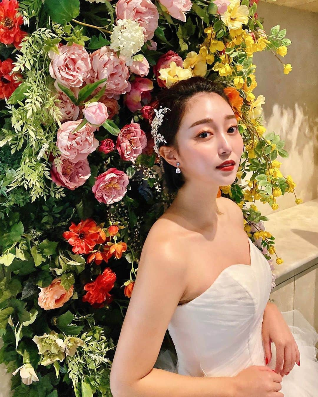 梅谷安里さんのインスタグラム写真 - (梅谷安里Instagram)「先日...💐👰‍♀️ 今日OPENのフォトウェディングスタジオ"BLANZ"さんの撮影へ💐 花嫁のモデルさせてもらいました💕 色んなセットがあって、 レタッチ技術もすごくて海外に来たかのような仕上がり🌸 #wedding#bridal #blanz_shinsaibashi #ブランズ#BLANZ #関西最大級フォトウエディングスタジオ #フォトウエディング #プレ花嫁#weddingdress」12月21日 21時11分 - anriworld