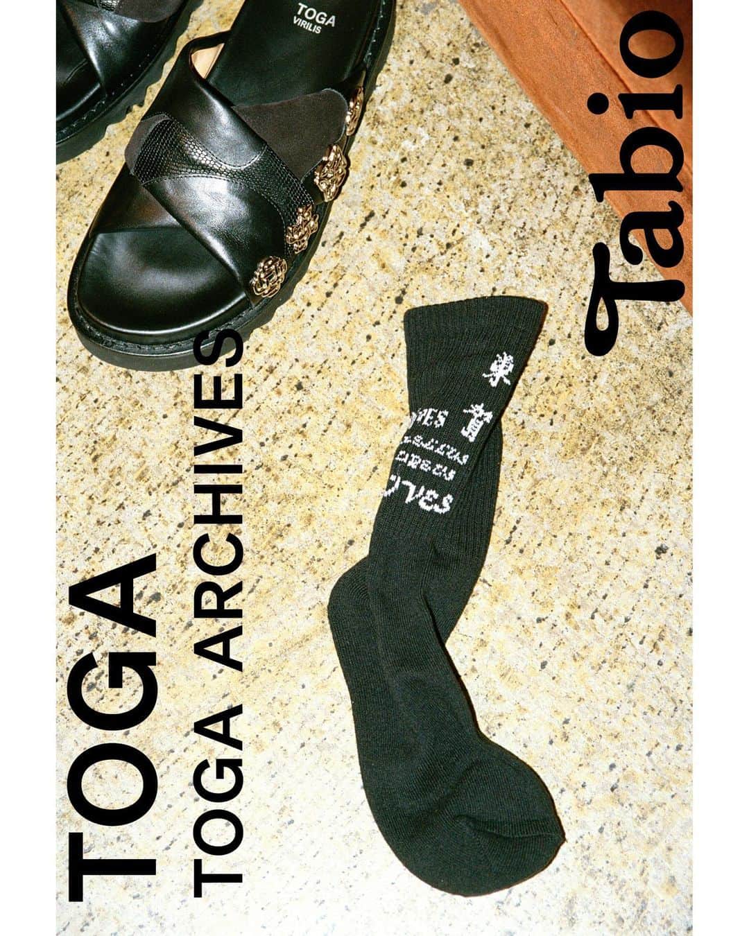 靴下屋公式アカウント（tabio）さんのインスタグラム写真 - (靴下屋公式アカウント（tabio）Instagram)「. TOGA @togaarchives @togaarchives_online  　× Tabio @tabio.jp  limited socks début！！ . Tabioの技術とTOGAのエレメントを織り交ぜた全5型。 オリジナルパッケージ入りで、 ウィンターギフトにも最適です。 ※TOGAフロントロゴソックスのみ 12/23 Wed 発売です . https://tabio.com/jp/TOGA_Tabio/  詳しくはTabio公式オンラインストアにてご覧ください . ▷TOGA東賀ソックス 22.5-24.5cm:No.021140652_¥2,200(税込) 25.0-27.0cm:No.022140034_¥2,200(税込) TOGAをモジった“東賀”が入ったスポーツソックス。 . 【販売店舗】 ・Tabio公式オンラインストア @tabio.jp  ・TabioJapan GINZA SIX @tabiojapan_ginza  ・Tabio表参道ヒルズ @tabio_omotesando  ・Tabio渋谷スクランブルスクエア @tabio_shibuyascramble  ・Tabio六本木ヒルズ ・Tabioニュウマン横浜 @tabio_newomanyokohama  ・Tabio名古屋ラシック @tabio_lachicnagoya  ・Tabioグランフロント大阪 @tabio_gfo  ・TOGA直営各店 @togaarchives  ・TOGAオンラインストア @togaarchives_online  . . #tabio #tabio_official #tabiosocks #タビオ #toga #togaarchives #togaarchives_online #トーガ #トーガアーカイブス #togatabiosocks #socks #sockstagram #sockstyle #socksoftheday #ソックス #ソックスコーデ #靴下 #靴下コーデ #くつした #足元くら部 #足元コーデ #今日の足元 #legfashion #レッグファッション  @reiko_toyama  @ginzasix_official  @omotesandohills_official  @shibuya_scramble_square  @roppongihillsofficial  @newoman.yokohama  @lachic_nagoya  @grandfrontosaka_shops」12月21日 21時06分 - tabio.jp