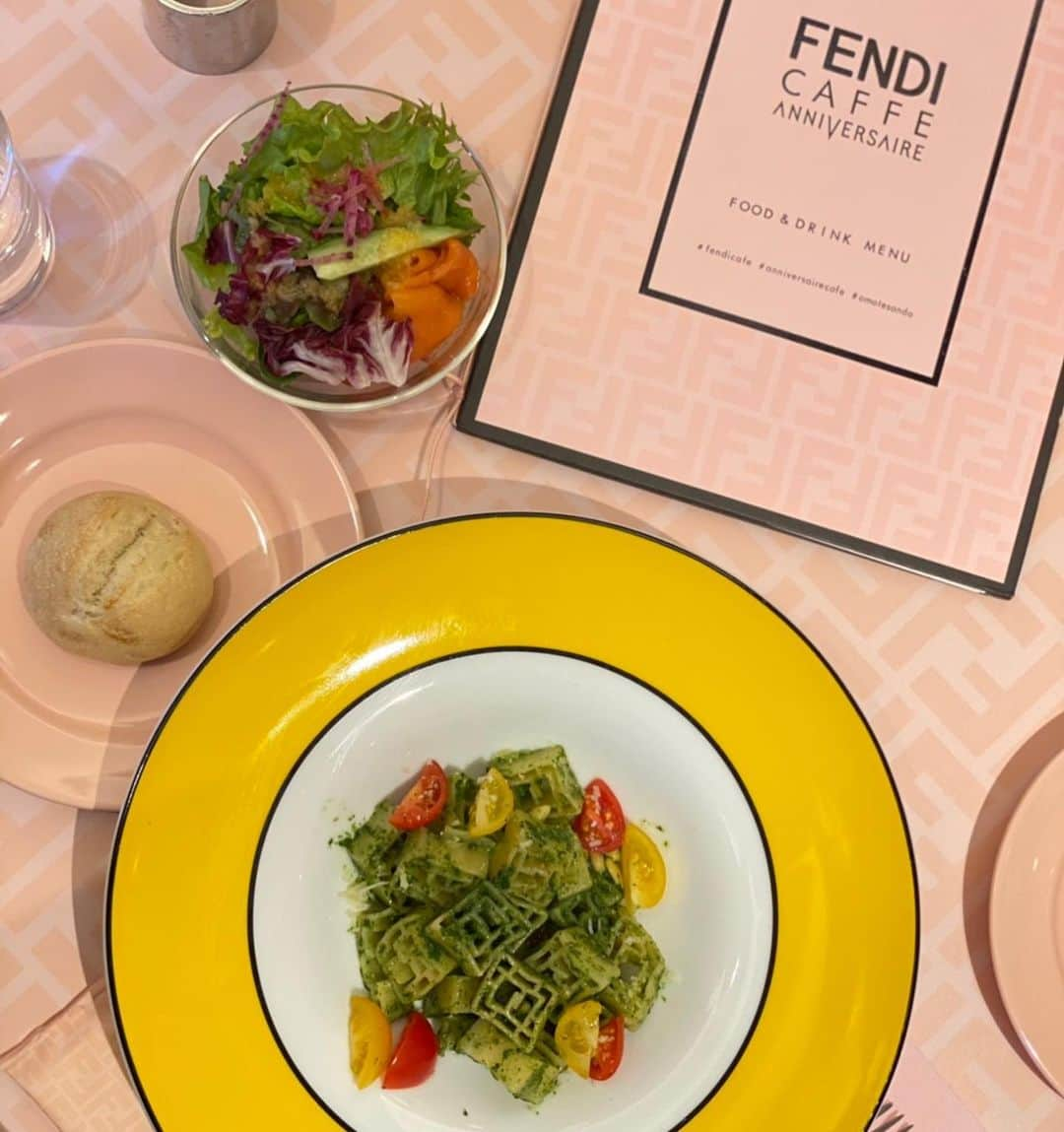 葉加瀬マイさんのインスタグラム写真 - (葉加瀬マイInstagram)「FENDI CAFE 💓 お料理も内装も可愛くてキュンキュン😻❤️  #fendicafe #fendi #アニヴェルセル表参道」12月21日 21時07分 - m.hakase