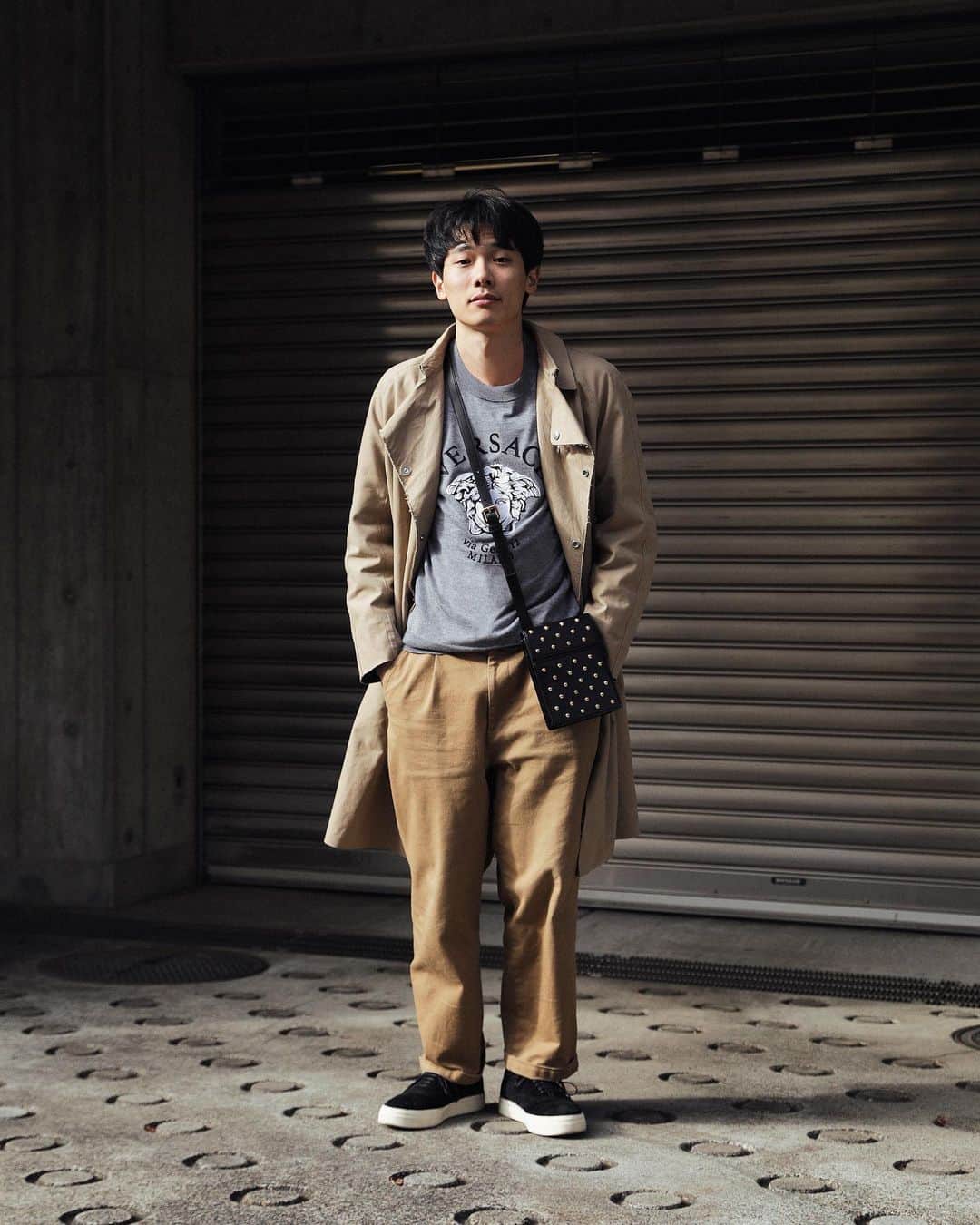 Droptokyoさんのインスタグラム写真 - (DroptokyoInstagram)「TOKYO STREET STYLE⁣⁣ ⁣ Name: @matuzakishohei Top: @versace  Bag: @versace  #Versace#ヴェルサーチェ #pr#streetstyle#droptokyo#tokyo#japan#streetscene#streetfashion#streetwear#streetculture#fashion#ストリートファッション#コーディネート⁣⁣⁣ Photography: @fumiyahitomi」12月21日 21時11分 - drop_tokyo