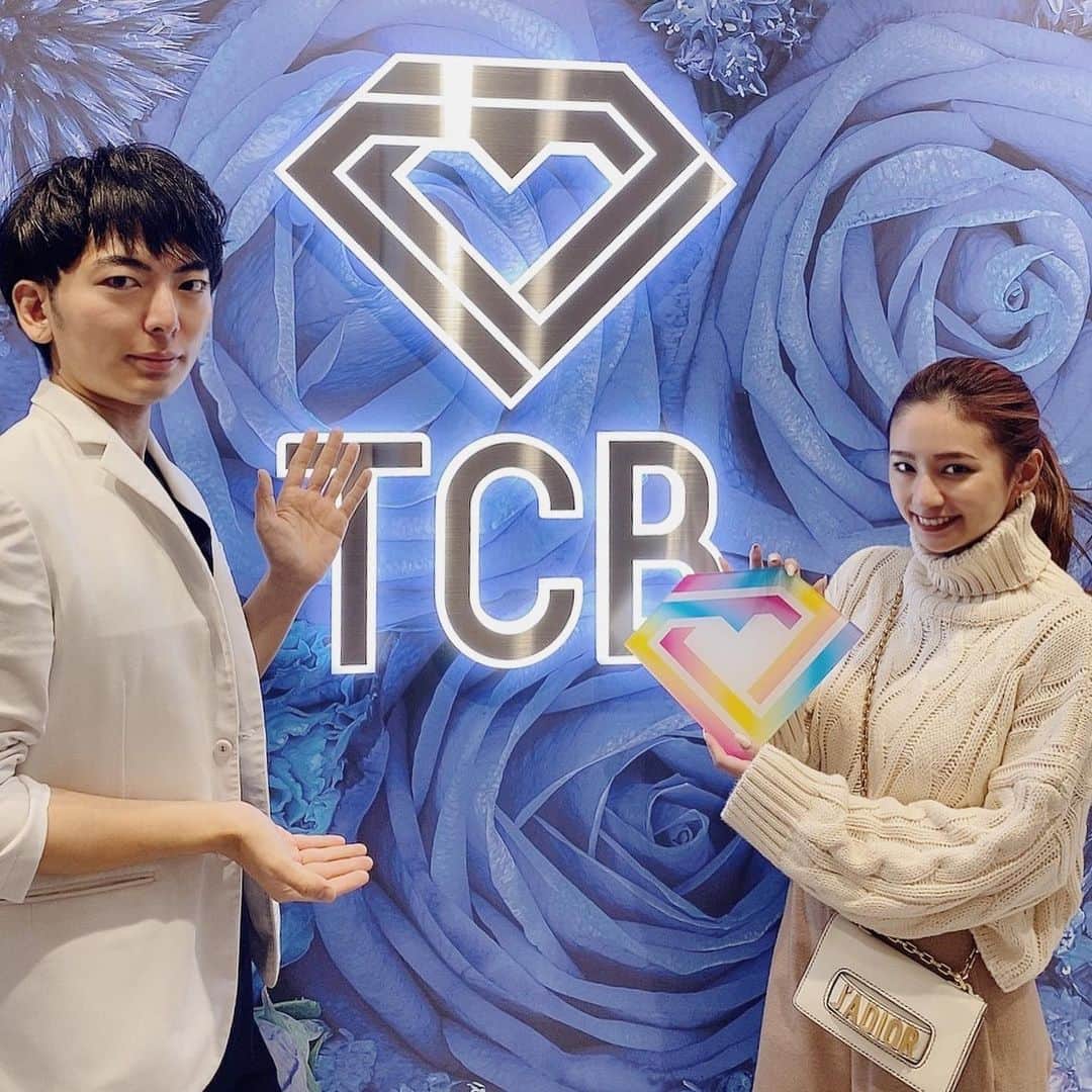 椿彩加のインスタグラム：「. ソノクイーンをしてもらいに 東京中央美容外科 新宿三丁目院に行ってきたよ❤️  3週間後くらいから 効果実感できるみたいだから 楽しみで仕方ない！！  @tcb_dsuke  @tcbshinjuku   #リフトアップならtcb東京中央美容外科 #美容整形ならtcb東京中央美容外科 #東京中央美容外科 #美容外科 #新宿三丁目 #東京中央美容外科新宿三丁目院 #村田大典 #ソノクイーン #ハイフ #HIFU#リフトアップ #pr」