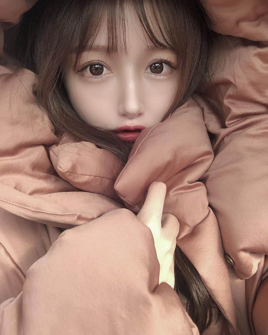 yuu__aaaのインスタグラム：「. さむいさむいさむい このダウン最強❄️🥺❤︎ . 去年くらいに @lily_brown_official  で買った❤︎！ . . #lilybrown #リリーブラウン #冬コーデ#outfit #カラコン#make」