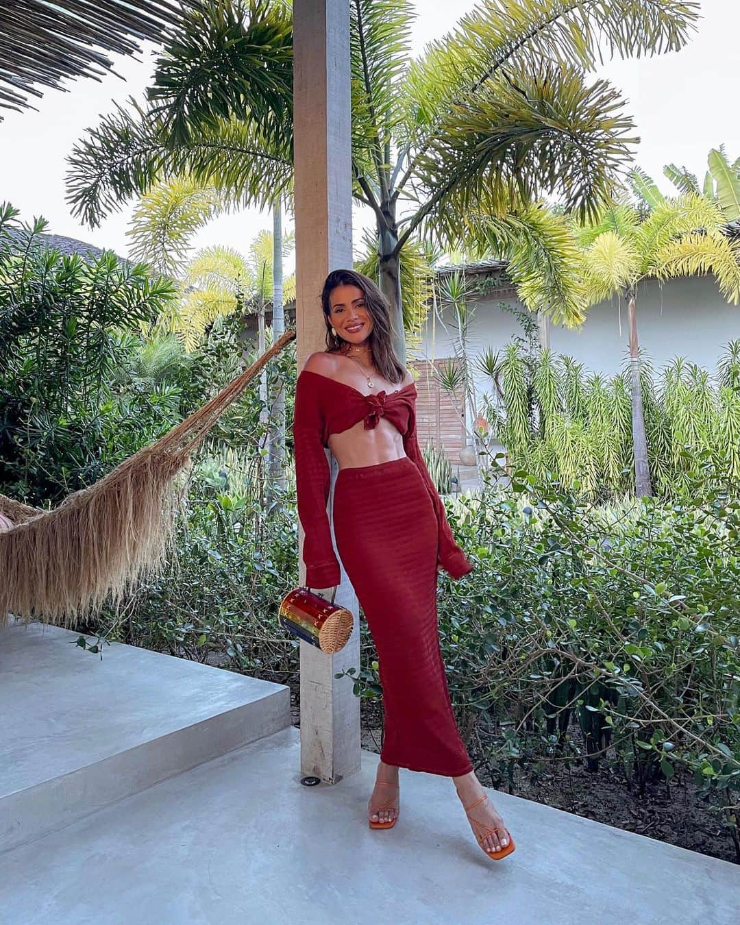 Camila Coelhoさんのインスタグラム写真 - (Camila CoelhoInstagram)「Tropical nights 🍃 #Brasil (look @camilacoelhocollection ) @revolve  ———- Noite tropical! Ahhhh BAHIA💚 #ootd」12月22日 8時07分 - camilacoelho