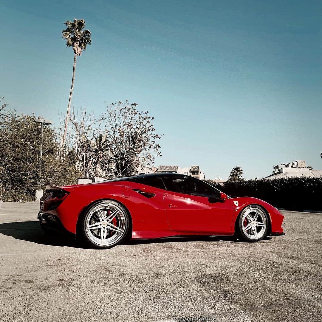 CARLiFESTYLEさんのインスタグラム写真 - (CARLiFESTYLEInstagram)「Ferrari F8 Tributo looking good with @velosdesignwerks wheels. By @rdbla #carlifestyle」12月22日 8時11分 - carlifestyle