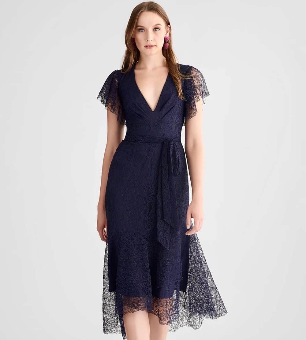 サッチン+バビのインスタグラム：「The Estella is a navy lace fit and flare silhouette with delicate cap sleeves and handkerchief hem. Elegant, feminine, unique yet timeless ,it is the perfect look for any occasion regardless of the season. #seasonless, #chic, #guestdress, #sachinandbabi, #timeless」