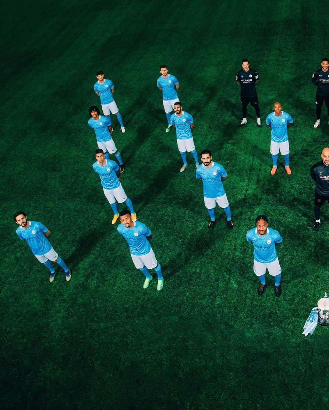 フェルナンジーニョのインスタグラム：「@mancity 💙」