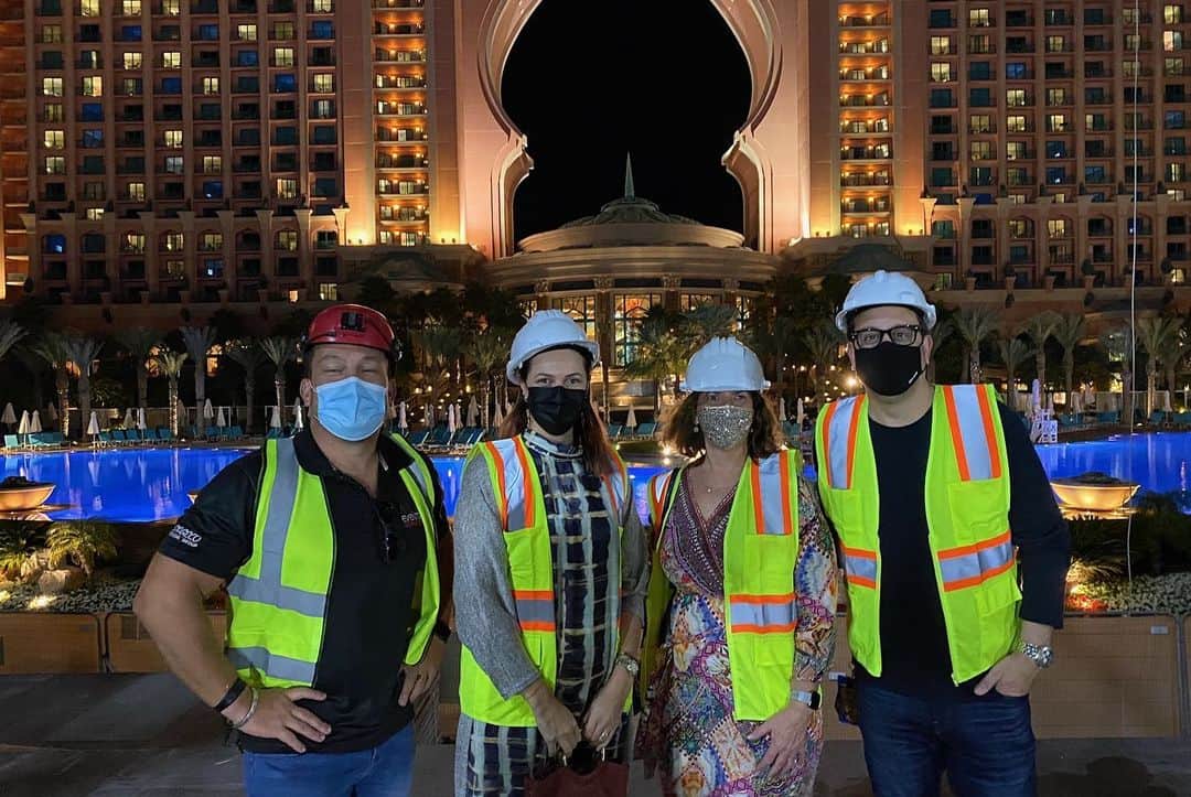 KISSさんのインスタグラム写真 - (KISSInstagram)「THANK YOU to every member of the hard-working crew for helping us build the largest stage ever in the UAE. Who’s ready to #KISS2020Goodbye?  @atlantisthepalm」12月22日 6時54分 - kissonline