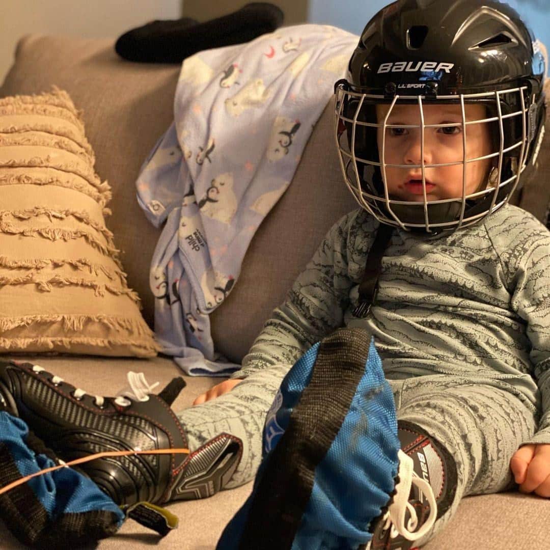 NHLさんのインスタグラム写真 - (NHLInstagram)「Mini Bogo is ready for the season. 💙  (📷 Zach Bogosian, @zbogosian47)」12月22日 7時05分 - nhl