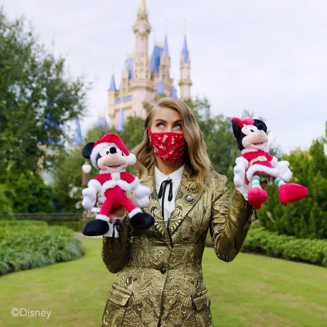 Walt Disney Worldのインスタグラム：「Celebrate the most magical time of year with some of our favorite shining stars! Deck the halls with the Disney Parks Magical Christmas Celebration, airing Christmas Morning on @ABCNetwork! #DisneyChristmasCelebration」