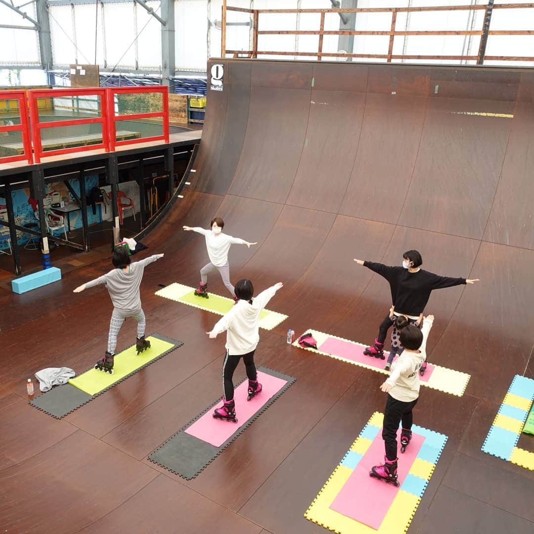 安床エイトさんのインスタグラム写真 - (安床エイトInstagram)「"g" skatepark. Skate / Athletics / Yoga / Dance / Soccer & more  　 "g" skatepark 8-1 Koyocho Naka Higashinadaku Kobe, Hyogo Japan 658-0032   #YasutokoBros #ASCスクール #skatepark #kobe #japan #skateboard #inlineskate #bmx #scooter #montainboard #longboard #yoga #skateyoga #athletics #soccer #football #dance #rollerskate #rollerdisco #skate」12月22日 7時02分 - eitoyasutoko