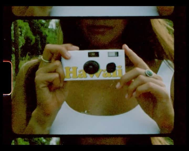 Tamikoのインスタグラム：「we’ve been here before 🌴🏡🌺 living in @salvagepublic through @mermaidlove808‘s Super 8 🎥 #hawaii #film #super8」