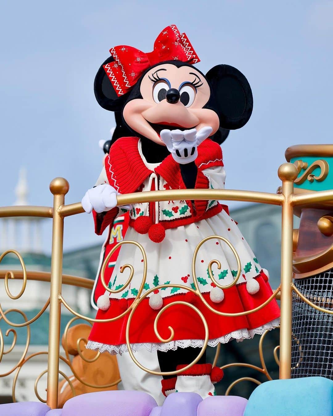 週末ディズニーさんのインスタグラム写真 - (週末ディズニーInstagram)「#クリスマスストーリーズ #クリスマスストーリーズミニー #クリスト #クリストミニー #ミニーマウス #ミニー #ディズニーランド #tdl #パレード #ディズニーパレード #クリスマス #メリークリスマス #メリクリ #かわいい #カワイイ #kawaii #クソかわ #投げチュー #投げちゅー #なげちゅー」12月22日 7時13分 - disney_weekend