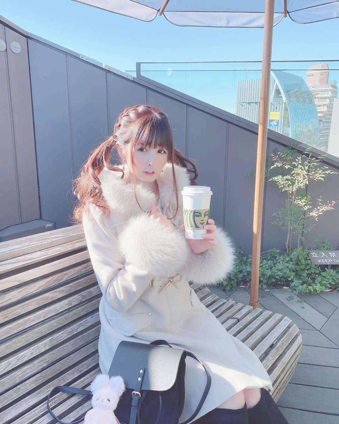 伊藤芽衣さんのインスタグラム写真 - (伊藤芽衣Instagram)「原宿でほっと﻿ ひといきつける場所…♡﻿ ﻿ ♡♡♡♡♡﻿ ﻿ Kawaii☆Stars2021﻿ ラフォーレ原宿開催決定❣️﻿ ﻿ ♡開催場所♡﻿ 東京都渋谷区神宮前1-11-6B0.5Ｆ﻿ ﻿ 1部﻿ 1月2日(土)〜1月7日(木)﻿ 2部﻿ 1月8日(金)〜1月13日(水)﻿ 3部﻿ 1月14日(木)〜1月19日(火)﻿ ﻿ ♡♡♡♡♡﻿ ﻿ #GastonLuga #ガストンルーガ﻿ #バックパック #リュック ﻿ #ガーリー #ガーリーコーデ ﻿ #kawaii #ロディスポット　#lodispotto﻿ #リュックコーデ #スターバックス　#スタバ﻿ #おもはらの森　#東急プラザ表参道原宿﻿ #ツインテール　#ヘアアレンジ」12月22日 7時21分 - itoumei