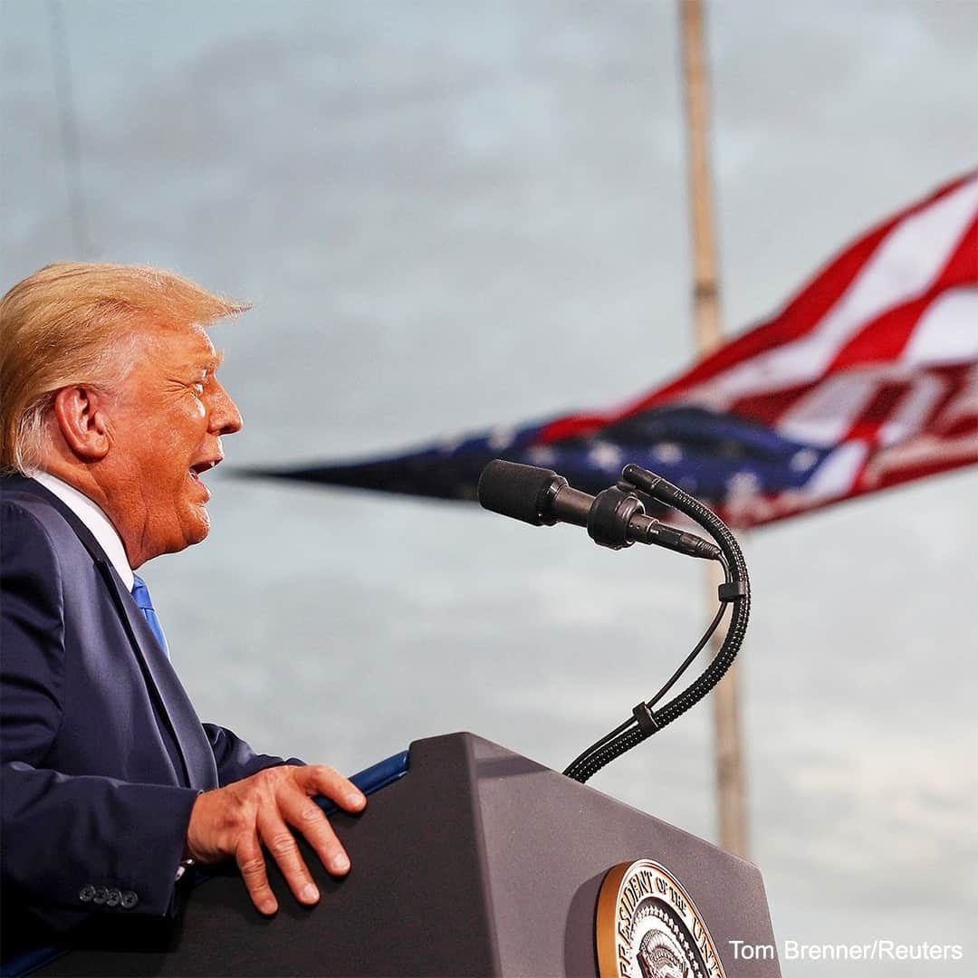 ABC Newsさんのインスタグラム写真 - (ABC NewsInstagram)「The American flag is seen in the background as Pres. Donald Trump speaks at a campaign rally in Jacksonville, Florida on September 24. Tap the link in bio for more of a year in pictures as selected by the ABC News photo editors. #yearinpictures #abcnews #endofyear」12月22日 7時30分 - abcnews