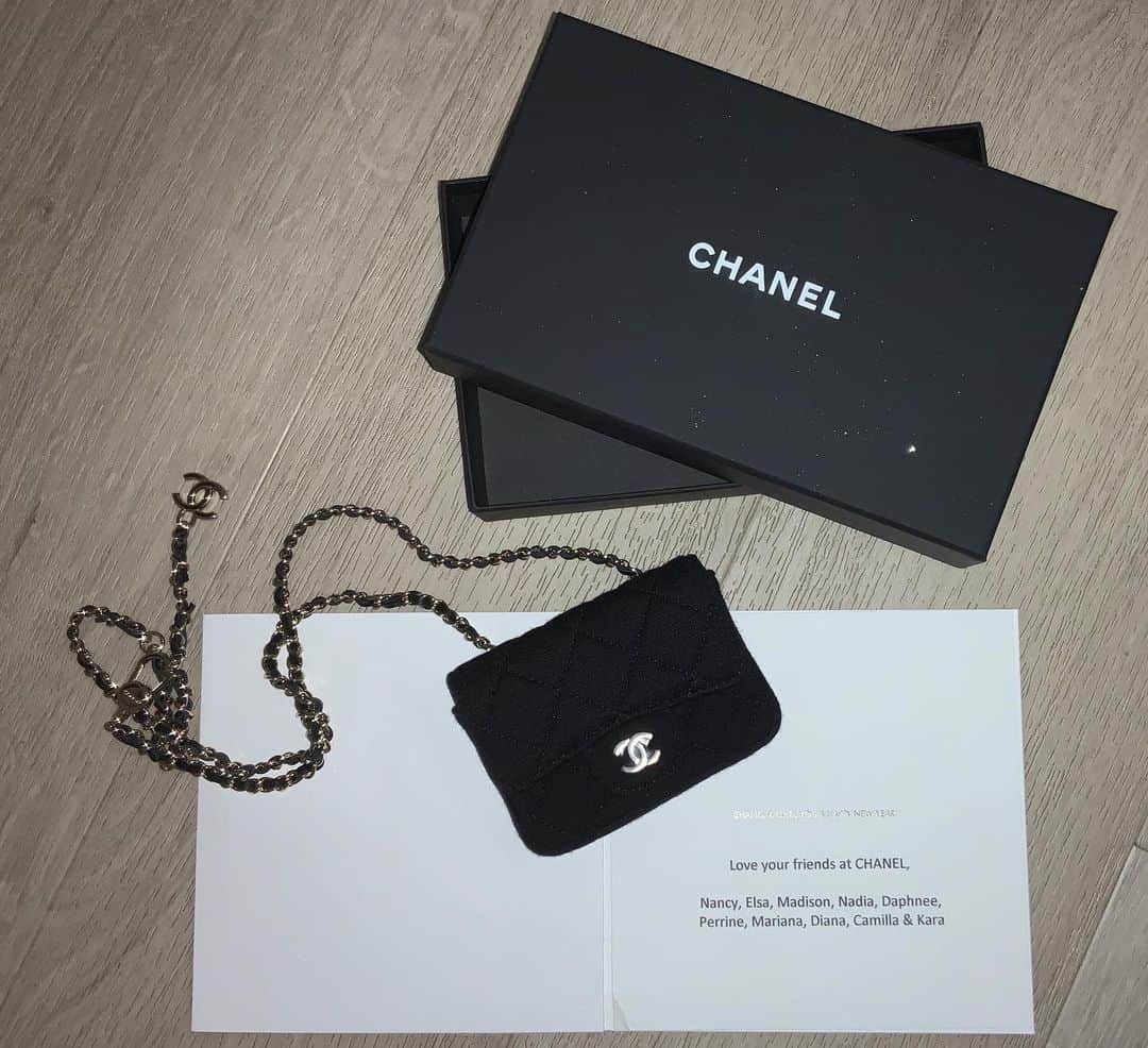 グレース・ヴァンダーウォールのインスタグラム：「@chanelofficial I love you guys so much no words thank you thank you」