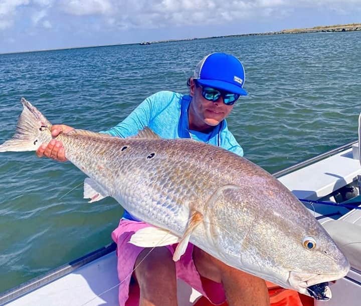 Costa Sunglassesのインスタグラム：「@blanechocklettfishing getting it done. @journeysouthoutfitters #SeeWhatsOutThere #BornOnTheWater」