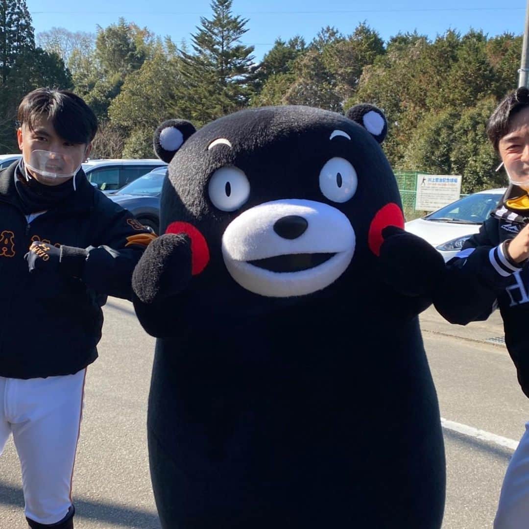 田中大貴さんのインスタグラム写真 - (田中大貴Instagram)「くまモンと。  おそらく日本で野球が一番上手いマスコット笑。  #5年連続」12月22日 7時32分 - daiki.tanaka_1980