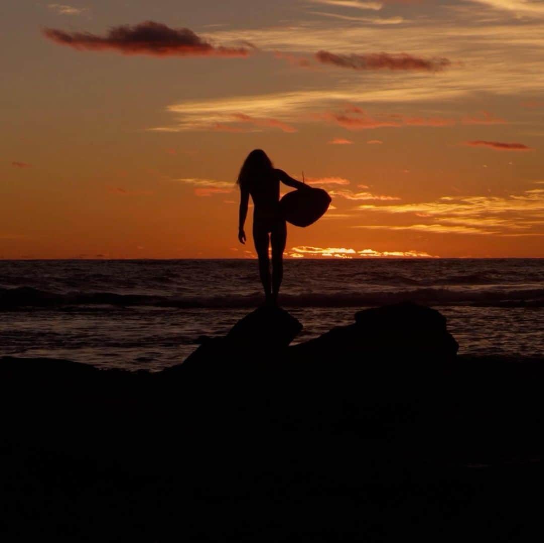 フェリシティー・パルマティアーのインスタグラム：「Skin Deep out now.   Link in bio.   Frame grab: @fetchfilms」