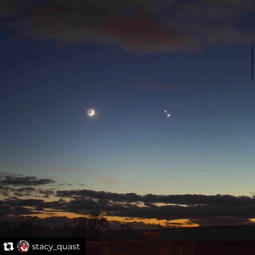 シャロン・ローレンスさんのインスタグラム写真 - (シャロン・ローレンスInstagram)「Consider the #conjunction 🪐✨🪐Repost from @stacy_quast • Monday December 21st, Jupiter and Saturn form a conjunction at 0.5 degrees of Aquarius at 12:21pm CST. ﻿ ﻿The last time a person could clearly see this event was on March 4, 1226.  Jupiter and Saturn come together every 20 years. The last Jupiter-Saturn conjunction took place at 22º44' of Taurus on May 28th, 2000 and the next one will be on Oct. 31st, 2040 at almost 18º of Libra. ﻿ ﻿We are building long-term structures and foundations that bring about an expansion for all of humanity. This the beginning of a 20-year social-economic cycle. There will be much enthusiasm for a greater vision but it is important to ground that energy by visualizing practical results and long-term sustainability. ﻿ ﻿We are evolving into a new way of living that has never been seen before. We will see much innovation and revolutionary ideas for change. As we allow more of individual essence to come through we expand our gifts to support the whole ecosystem. Look to where Aquarius is in your chart. Are you willing to invest in your Aquarian potential? ﻿ ﻿2021 is a Vision-quest for our new world. We must find the answers with our intuitive perception, heart and spiritual experiences. In order to come together for this vision we will have to clear collective pattens. We will see the shadow of Elitism, intolerance and a clash of black and white fixed realities. What bottom do we have to hit to come together? How can we live in a one world reality? ﻿ ﻿Ask Yourself: ﻿ ﻿What shapes your perception? Where have you been wasting time? Energy? Resources? Where have you been lacking vision? What new vision is ready to be birthed into form? What have you been tolerating that has caused harm? How might you become more tolerant and inventive? Where do I need to advocate for the Truth? What contribution can you make to really make a difference for humanity? What am I willing to let go of to allow my essence to come forward? ﻿ ﻿Image credit @sebastianvoltmer  #grandconjunction  #astrophotography #saturninaquarius #jupiter #jupiterinaquarius #grandconjunction2020 #visionary #shadow #shadowwork #aquarius #ageofaquarius #visionquest  ﻿ ﻿ ﻿ ﻿」12月22日 8時05分 - sharonelawrence