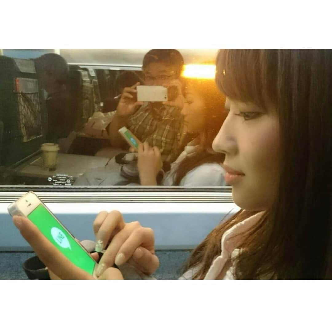 大寺かおりさんのインスタグラム写真 - (大寺かおりInstagram)「前髪を切るか迷って 思い切って切る💇‍♀️という 夢を見て目覚めた今朝。 . 切りたくなってきちゃうなぁ〜 . 前髪短い頃って どんな感じだったっけ と思って写真を見返したら、 前髪のことなんて どうでもよく感じてしまうくらい 懐かしくなりました🍑 . . . #rsk #アナウンサー #コスプレ #多い #ユニークな先輩 #多い #過去pic #岡山 #okayama #もうすぐクリスマス」12月21日 23時09分 - kaori_ootera