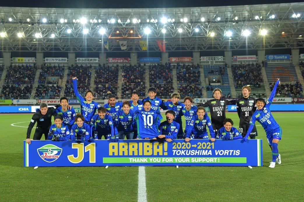 清武功暉のインスタグラム：「J2リーグ優勝！ そしてJ1昇格！  プロになって初めての優勝、昇格！ 自分のサッカー人生ですごく大きな財産になったと思います。 サッカーでこんなに感動したのは久しぶりでした！  たくさんの方々のサポートのお陰で、シーズンを最後までしっかり戦い抜くことが出来ました！  声が出せない中で最後までチームを応援してくれたサポーターのみなさん、本当にありがとうございます！  コロナ禍で厳しい中、チームをサポートしてくれたスポンサーの皆様、本当にありがとうございます！  チームに関わってくれた全ての人に感謝しています！  まだまだ試合は続きます。 天皇杯も最後まで闘い抜きましょう！」